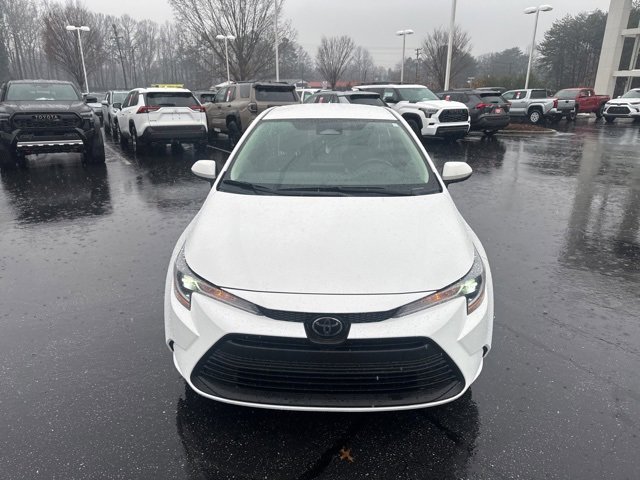 Used 2025 Toyota Corolla LE image 2