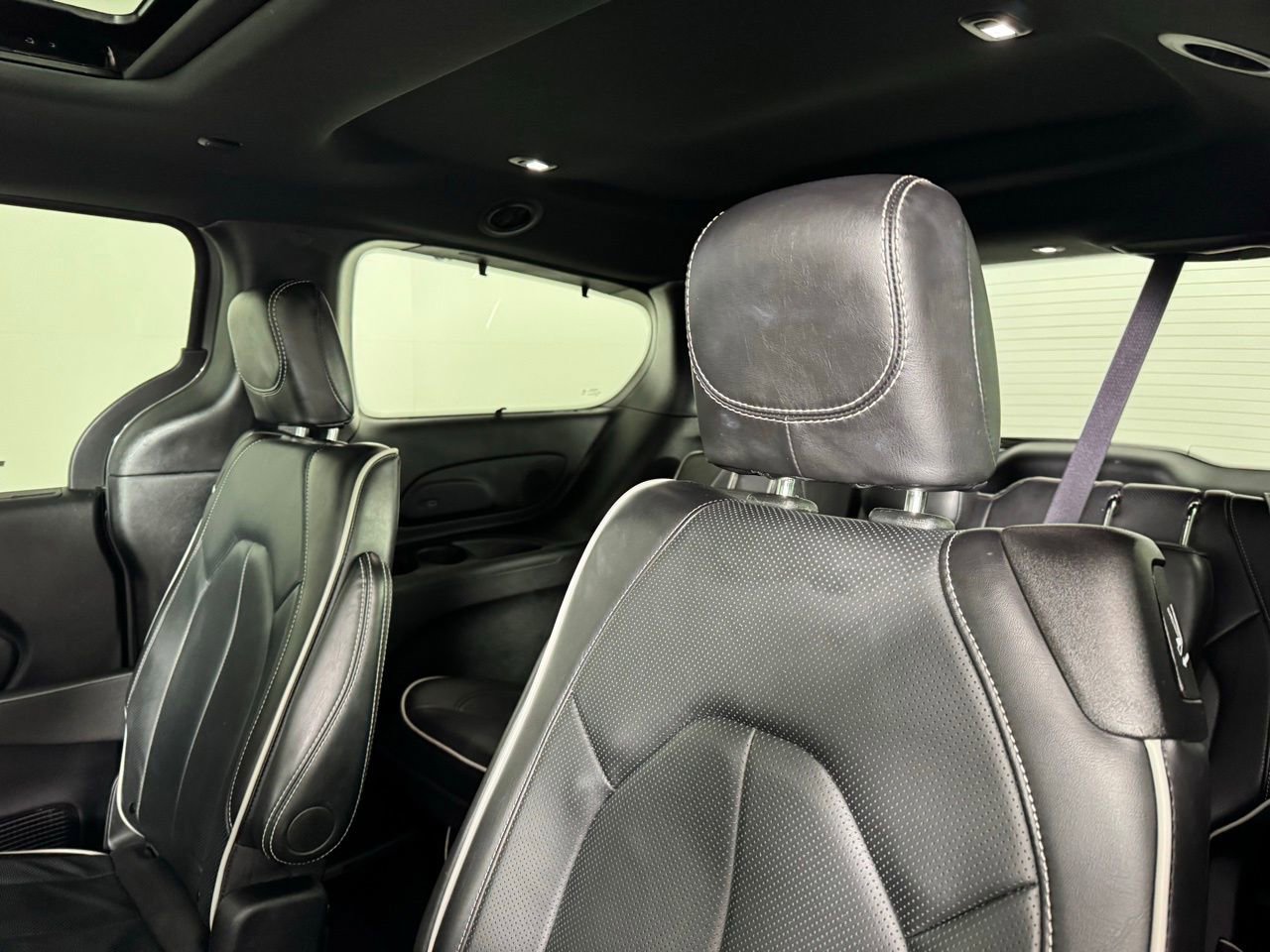 Used 2025 Chrysler Pacifica Limited image 26