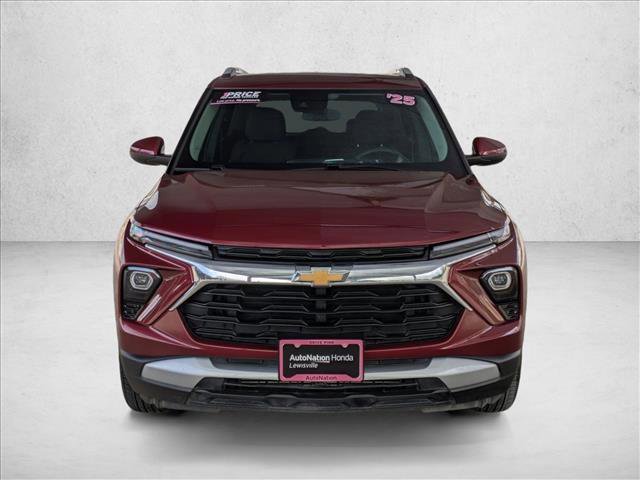 Used 2025 Chevrolet TrailBlazer LT FWD image 2