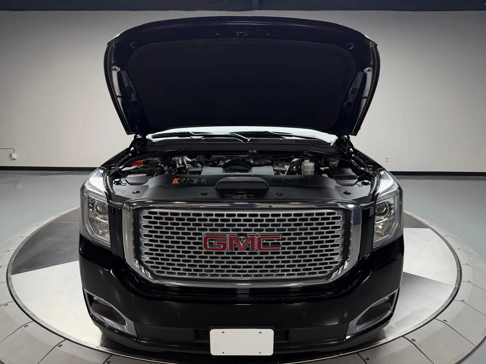 Used 2017 GMC Yukon XL Denali w/ Open Road Package AWD/4WD image 11
