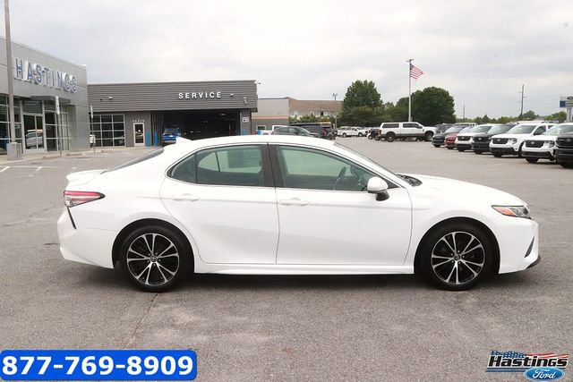 Used 2019 Toyota Camry SE FWD image 4