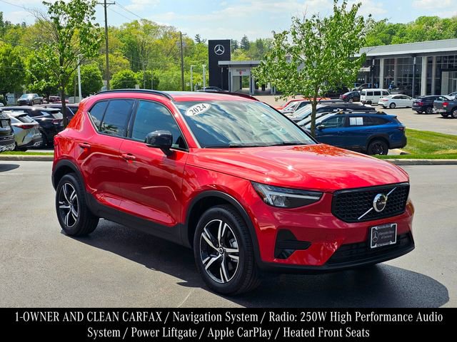 Used 2024 Volvo XC40 B5 Core AWD/4WD image 1