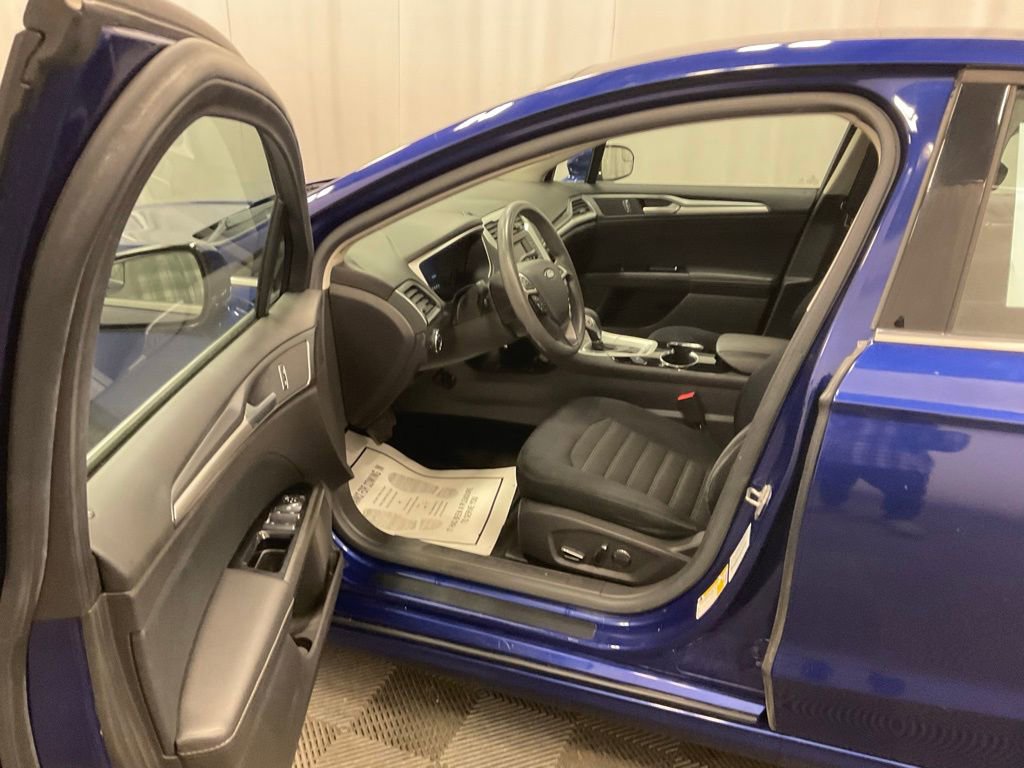 Used 2014 Ford Fusion SE image 4