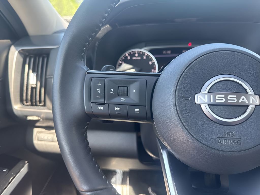 Used 2025 Nissan Pathfinder SL AWD/4WD image 15