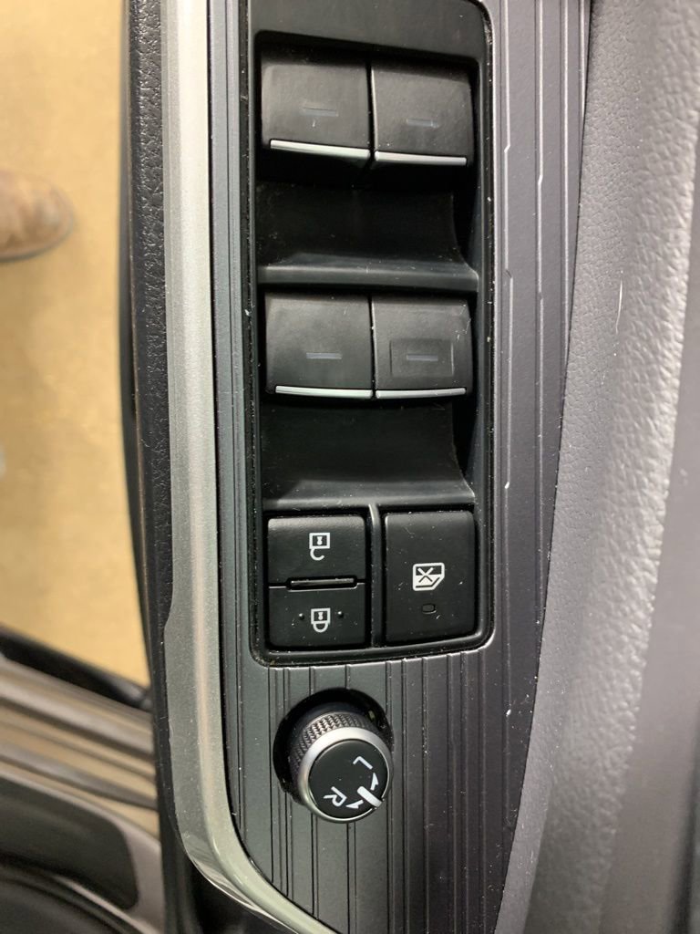 Used 2022 Toyota Sienna XSE image 18