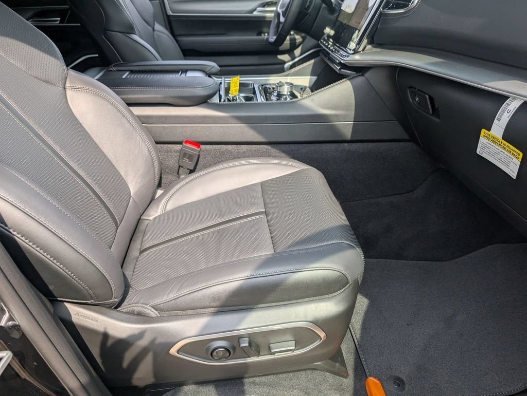 New 2026 Jeep Grand Wagoneer L Limited AWD/4WD image 32