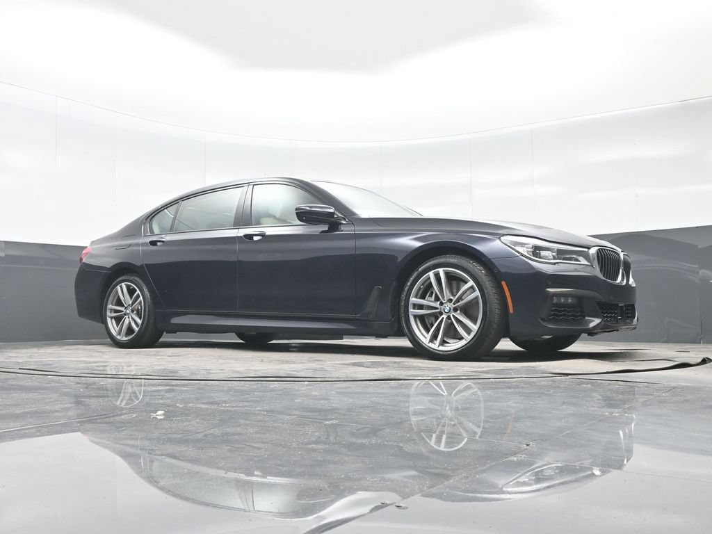 Used 2018 BMW 750i xDrive AWD/4WD image 35