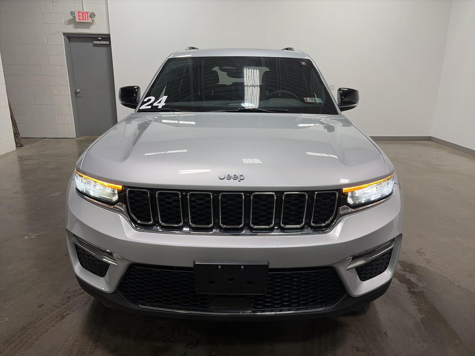 Used 2024 Jeep Grand Cherokee Limited 4xe AWD/4WD image 8