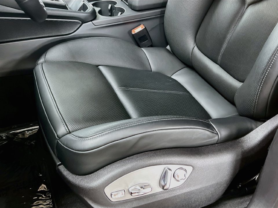 Certified 2026 Porsche Macan AWD/4WD image 22