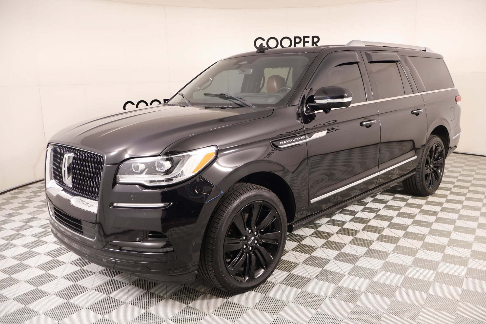 Used 2022 Lincoln Navigator L Reserve AWD/4WD image 11