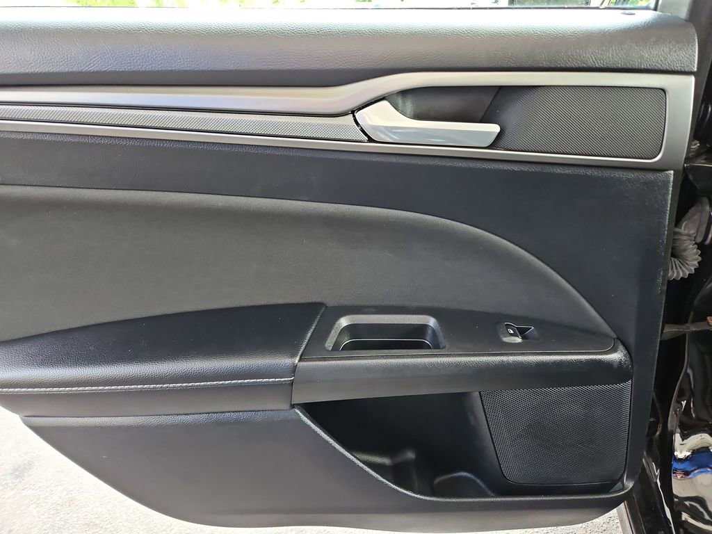Used 2019 Ford Fusion SE FWD image 27