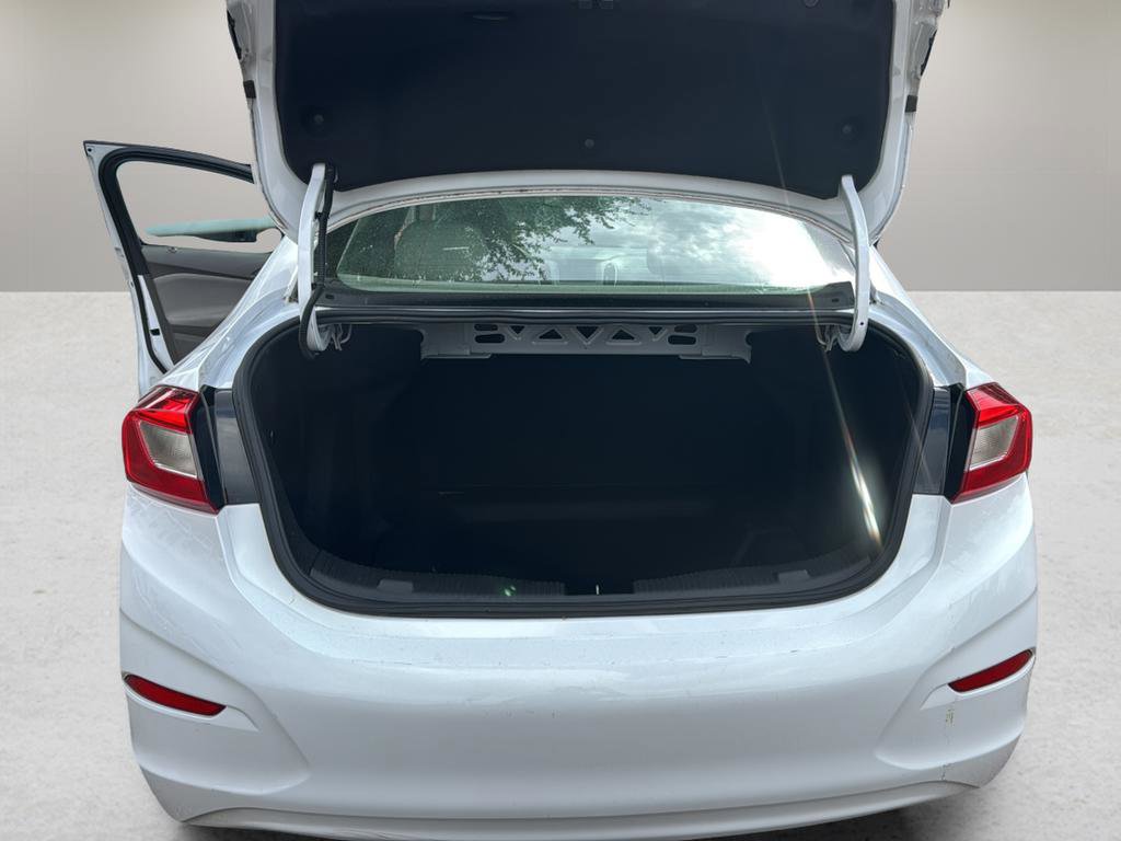 Used 2018 Chevrolet Cruze LS image 14