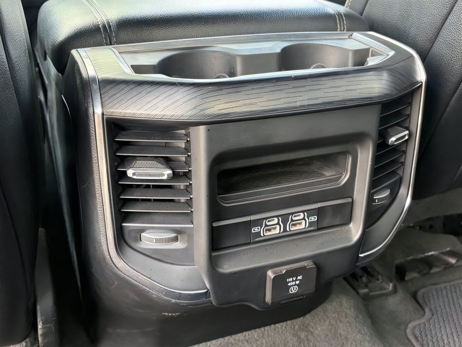Used 2024 RAM 1500 Laramie AWD/4WD image 28