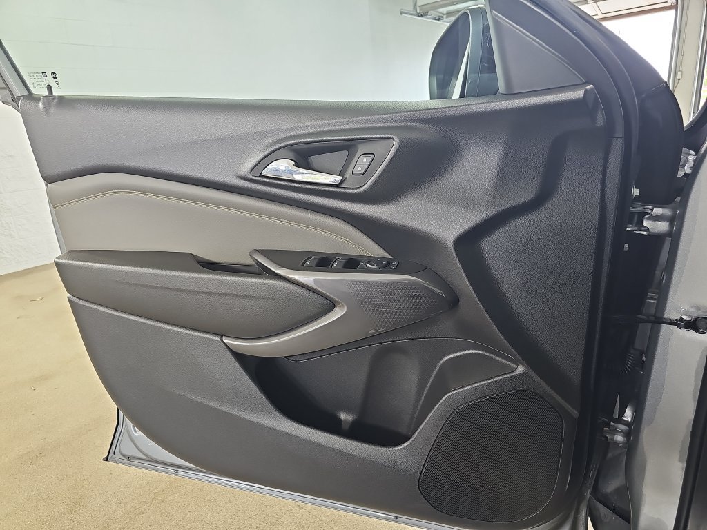 Certified 2024 Chevrolet Trax ACTIV w/ Driver Confidence Package FWD image 32