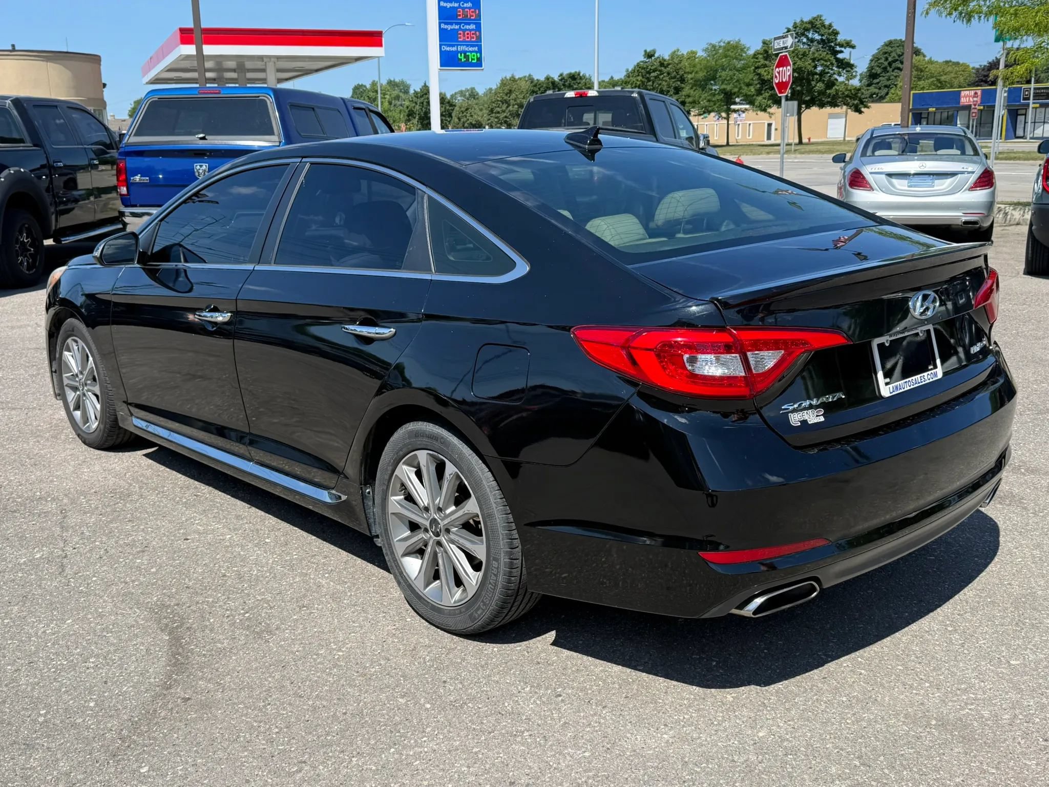 Used 2017 Hyundai Sonata Limited w/ Cargo Package FWD image 7