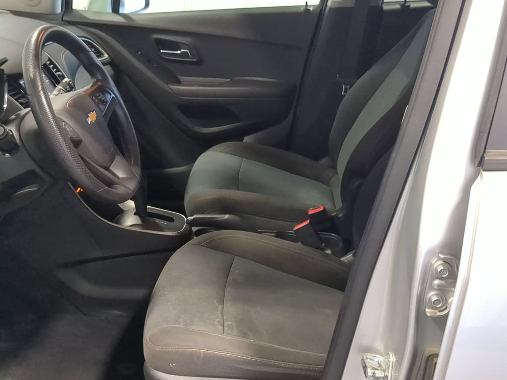 Used 2020 Chevrolet Trax LS w/ Tint and Cruise Package FWD image 18