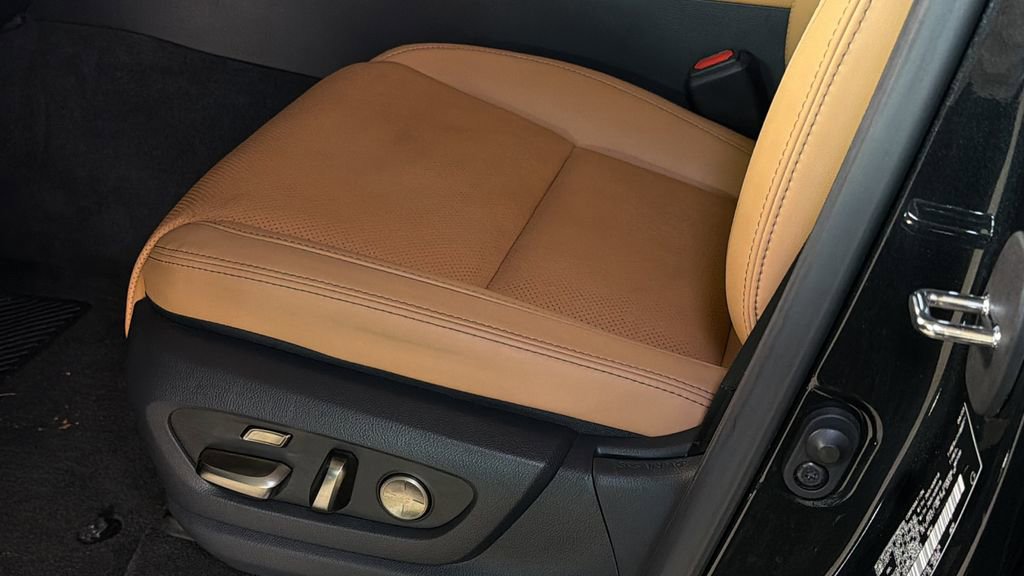 Used 2023 Lexus LX 600 4WD w/ Appearance Package image 32