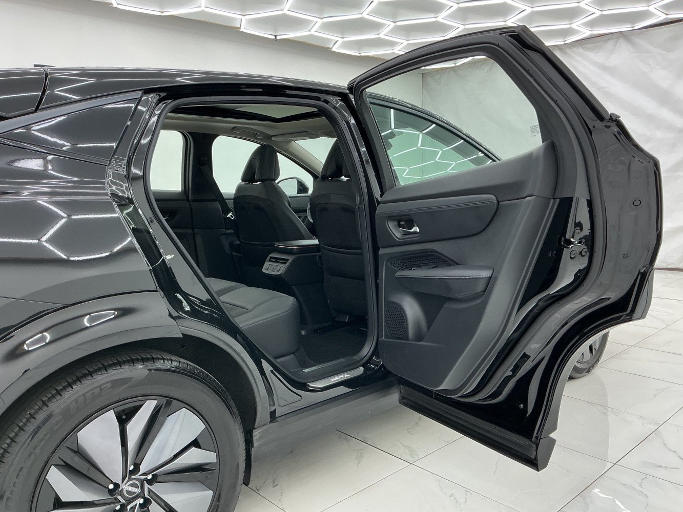 Used 2024 Nissan Ariya AWD image 23