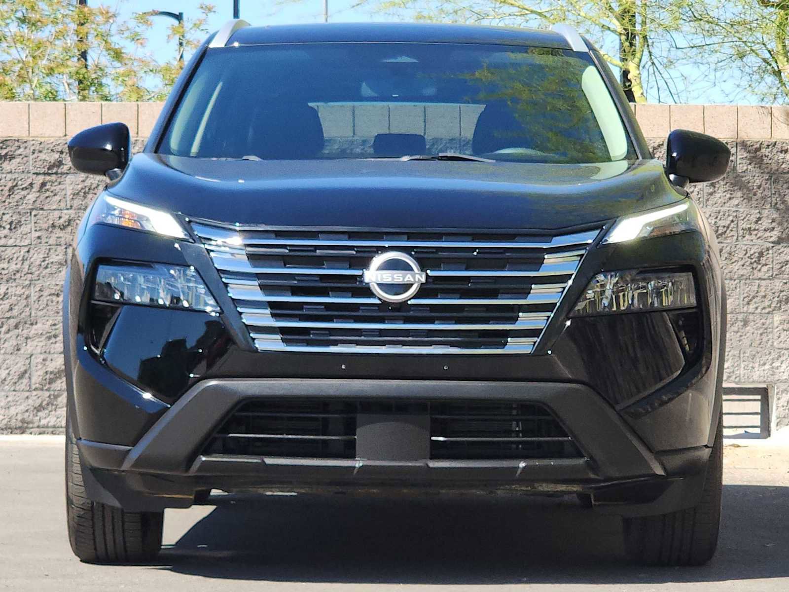 Used 2024 Nissan Rogue SV w/ SV Premium Package image 4