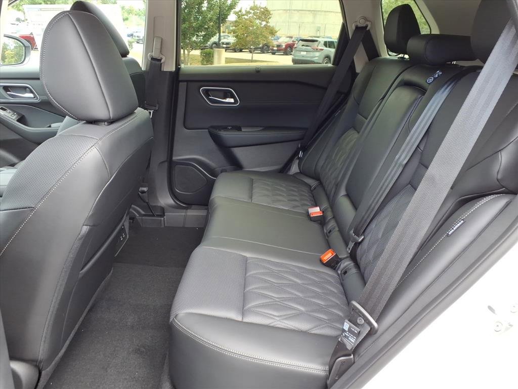 New 2026 Nissan Rogue Platinum image 15
