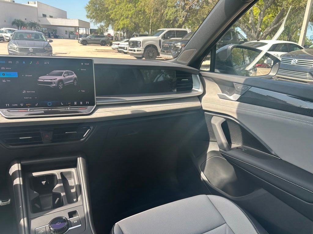 Certified 2025 Volkswagen Tiguan SE R-Line AWD/4WD image 11