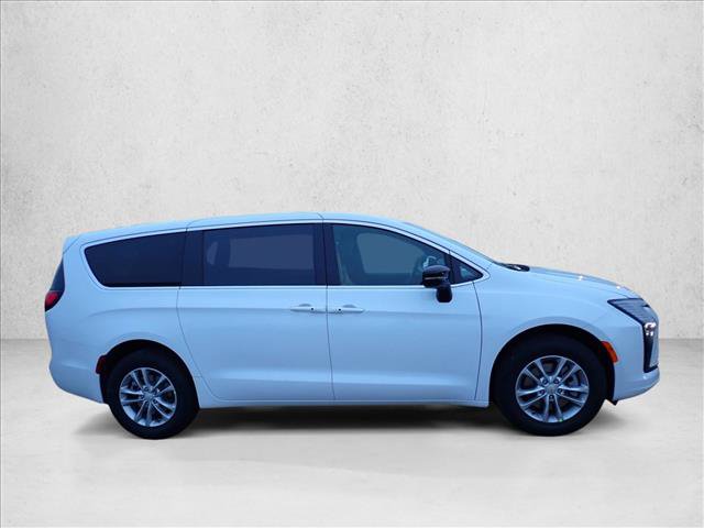 New 2027 Chrysler Pacifica Select AWD/4WD image 5