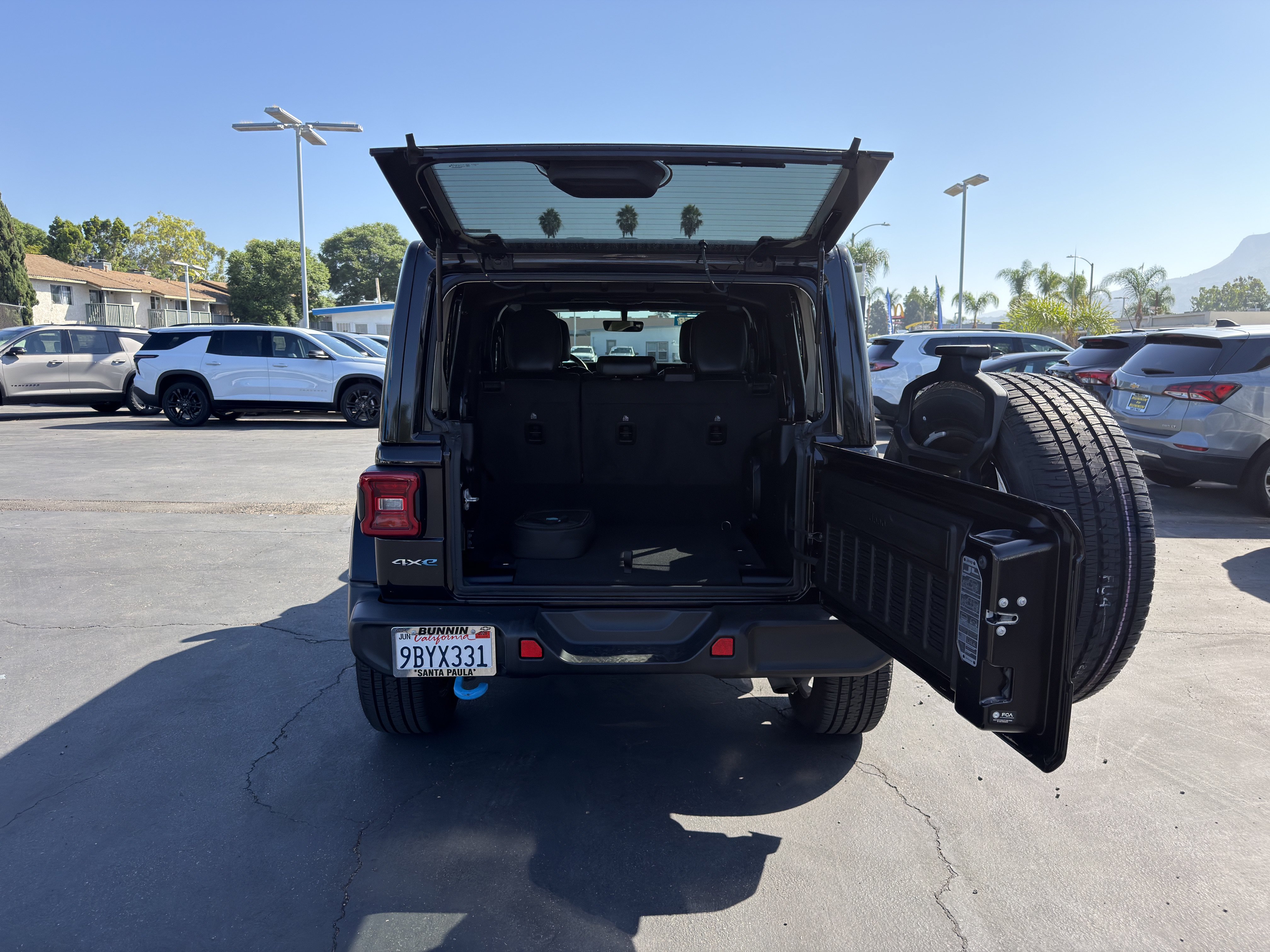 Used 2022 Jeep Wrangler Unlimited Sahara w/ Cold Weather Group AWD/4WD image 14