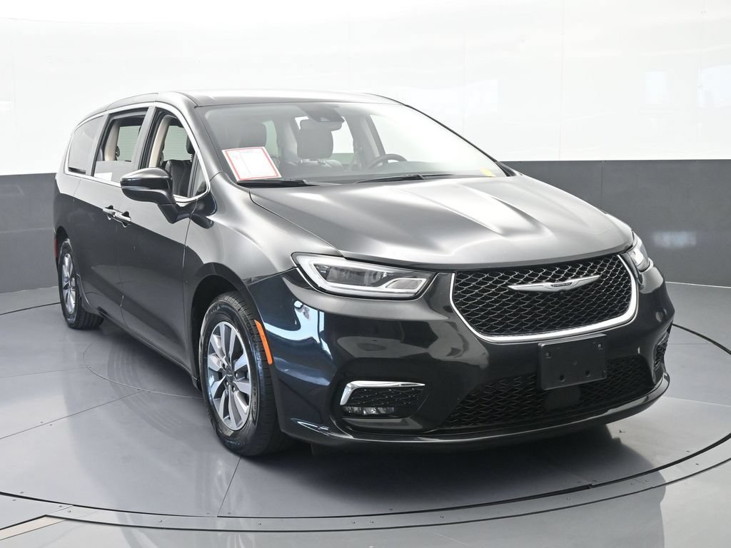 Used 2023 Chrysler Pacifica Touring-L FWD image 9