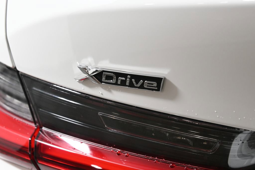 Used 2026 BMW 330i xDrive Sedan w/ Premium Package image 38