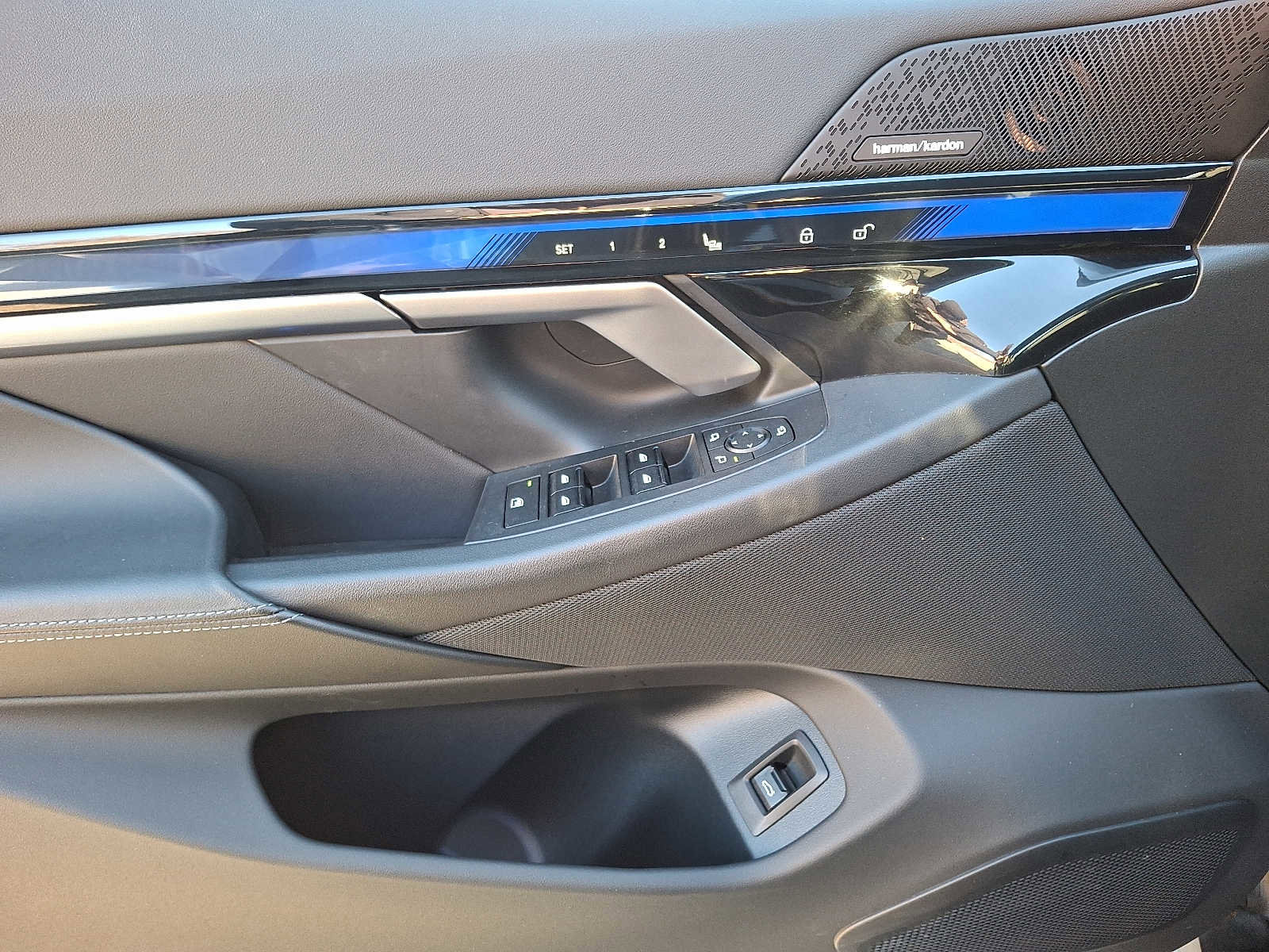 Used 2025 BMW i5 xDrive40 w/ Premium Package image 12