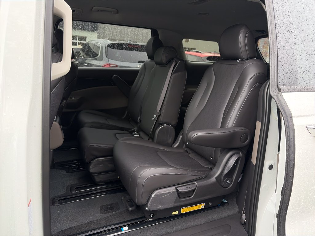 New 2027 Kia Carnival FWD image 23