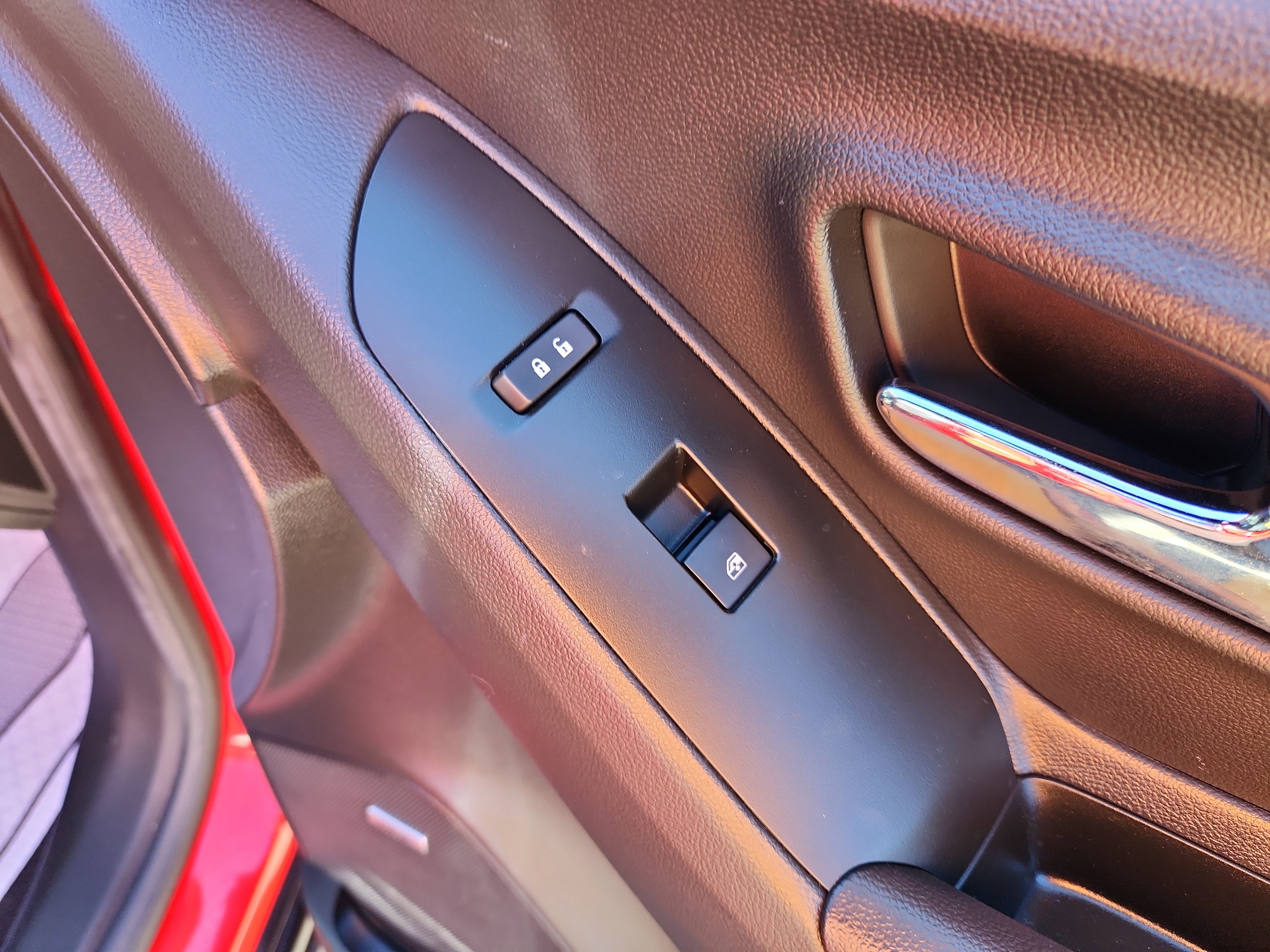 Used 2020 Chevrolet Trax LT w/ Sun & Sound Package image 46