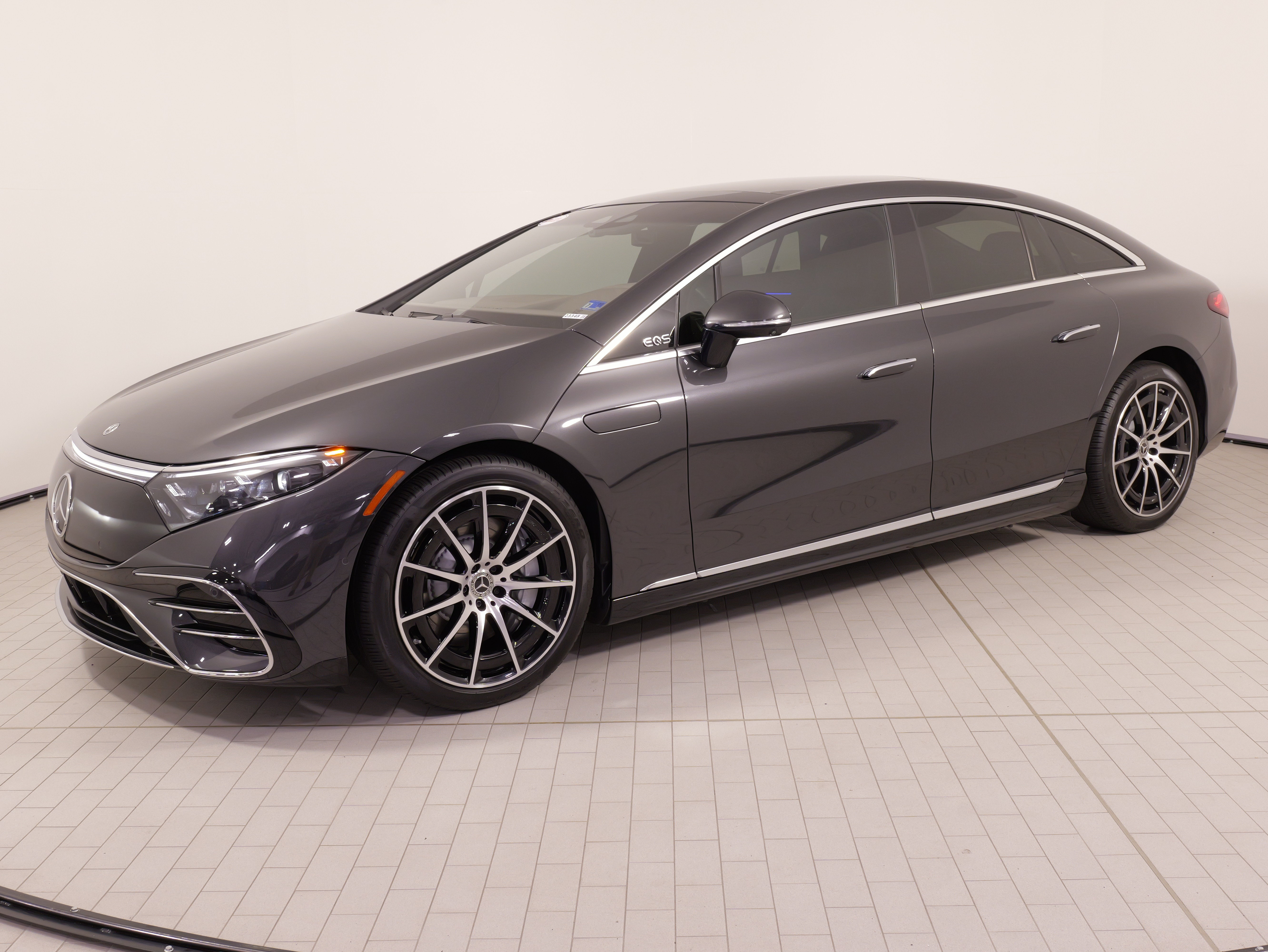 Used 2023 Mercedes-Benz EQS 580 4MATIC Sedan image 1