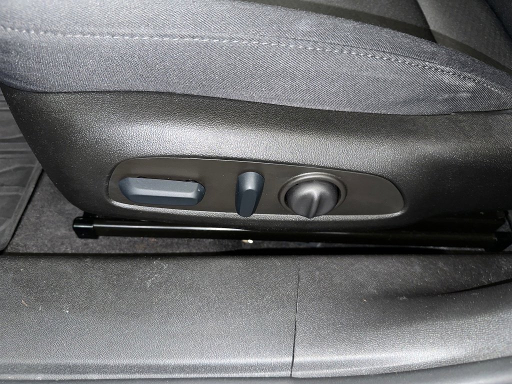 Used 2022 Chevrolet Malibu RS image 3