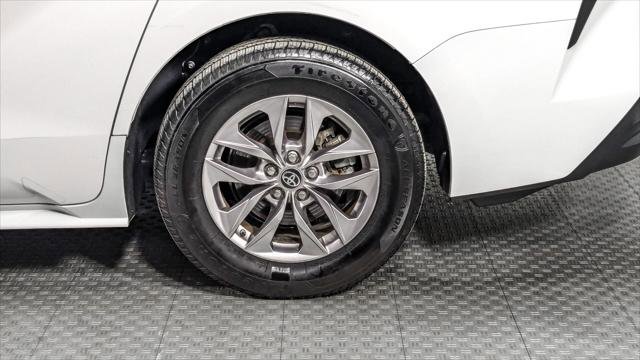 Used 2024 Toyota Sienna LE FWD image 35
