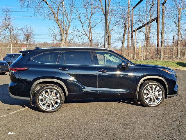 Certified 2026 Toyota Highlander Limited image 28