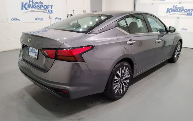 Used 2025 Nissan Altima 2.5 SV FWD image 3