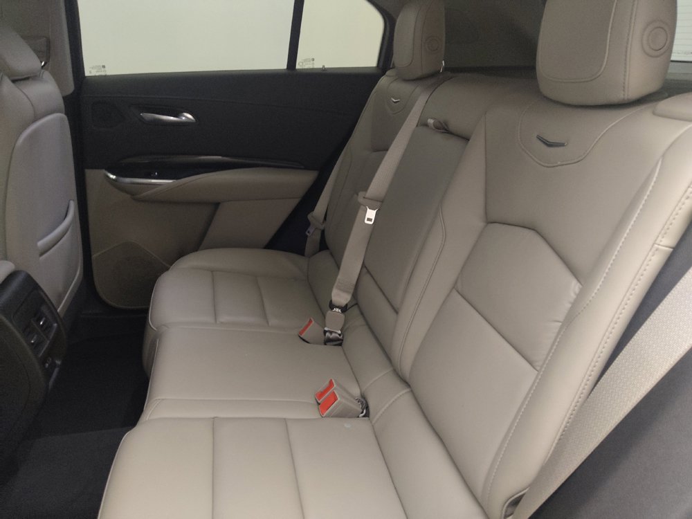 Used 2021 Cadillac XT4 Premium Luxury w/ Cold Weather Package FWD image 18