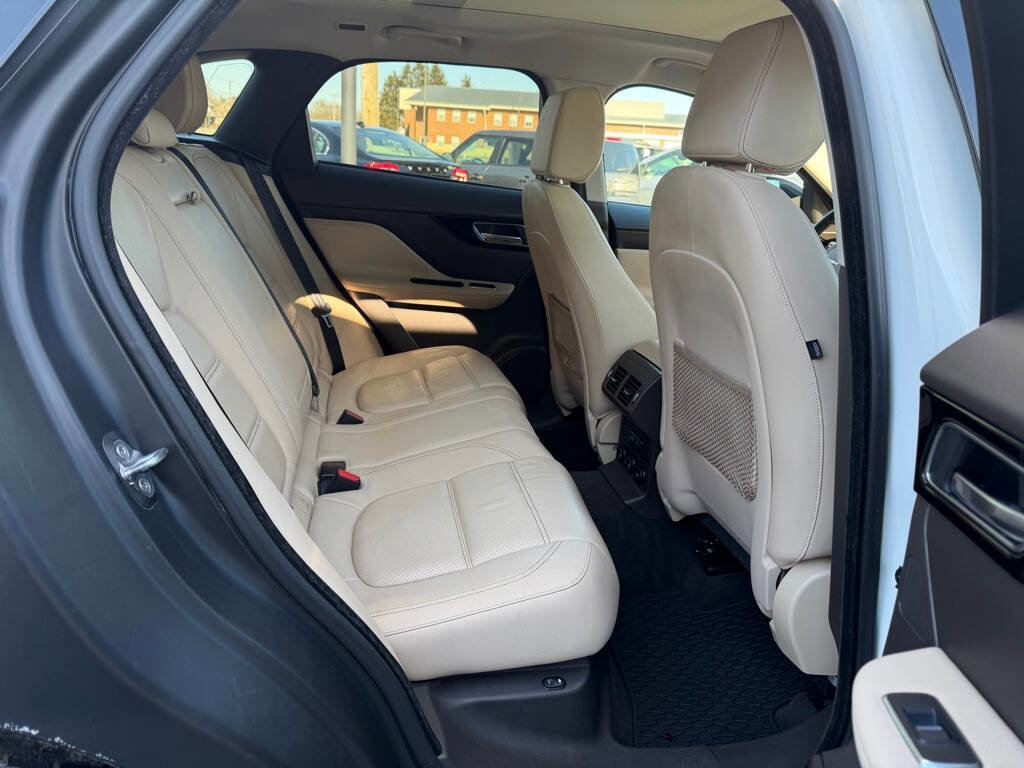 Used 2017 Jaguar F-PACE Prestige image 15