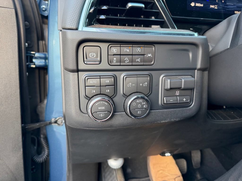 Used 2025 Chevrolet Tahoe High Country AWD/4WD image 11