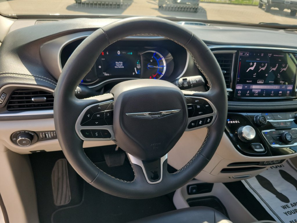Used 2024 Chrysler Pacifica Limited FWD image 24