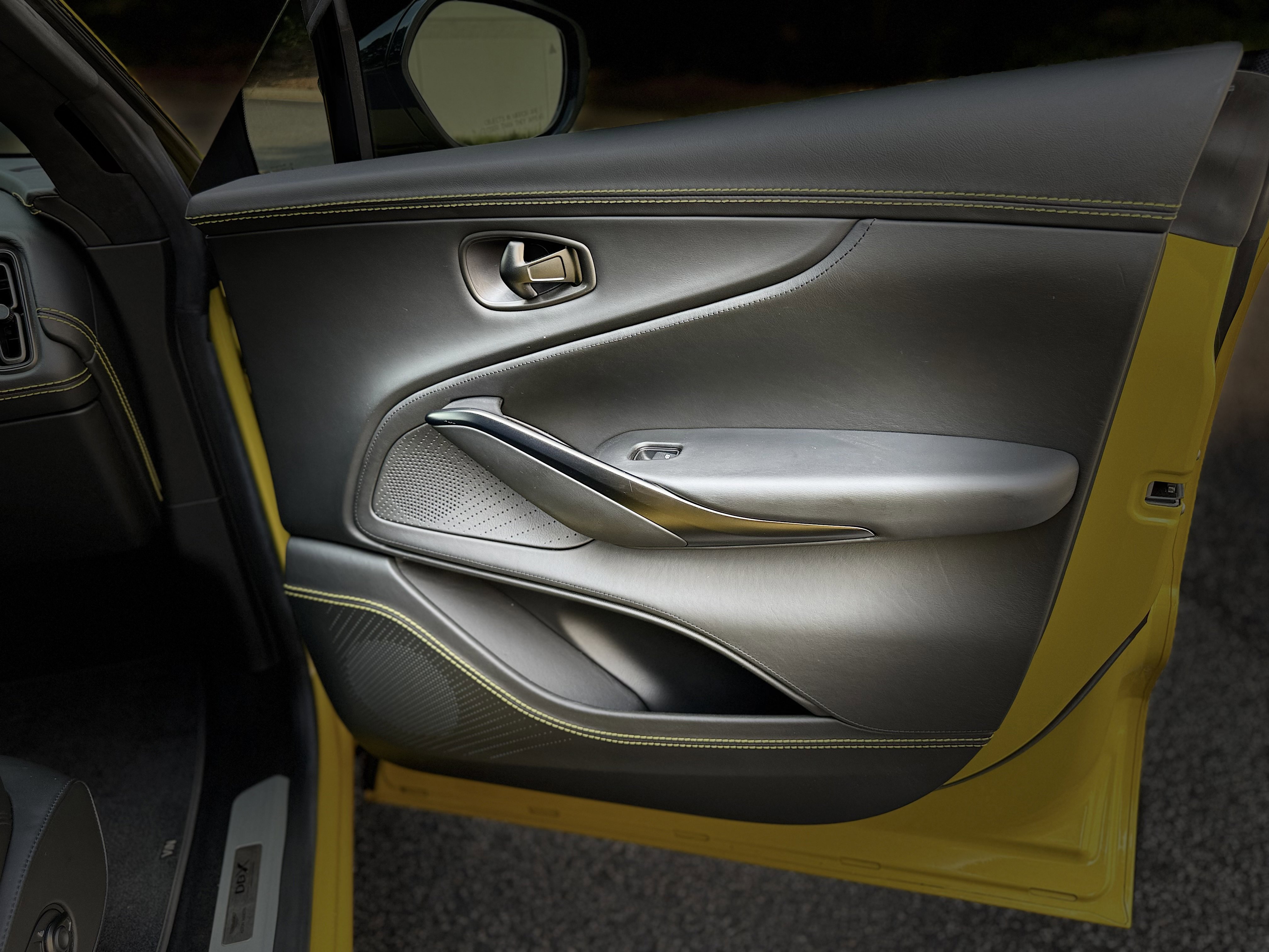 Used 2021 Aston Martin DBX image 25