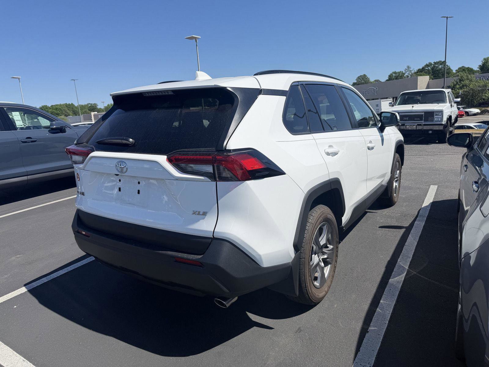 Used 2024 Toyota RAV4 XLE w/ Convenience Package FWD image 7