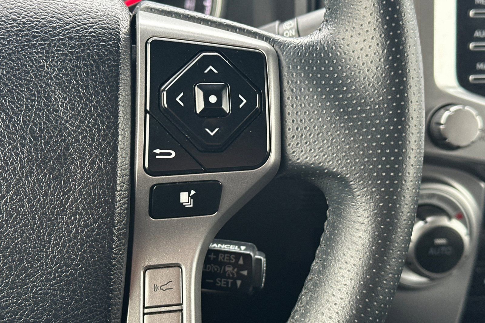 Used 2022 Toyota 4Runner Limited AWD/4WD image 30