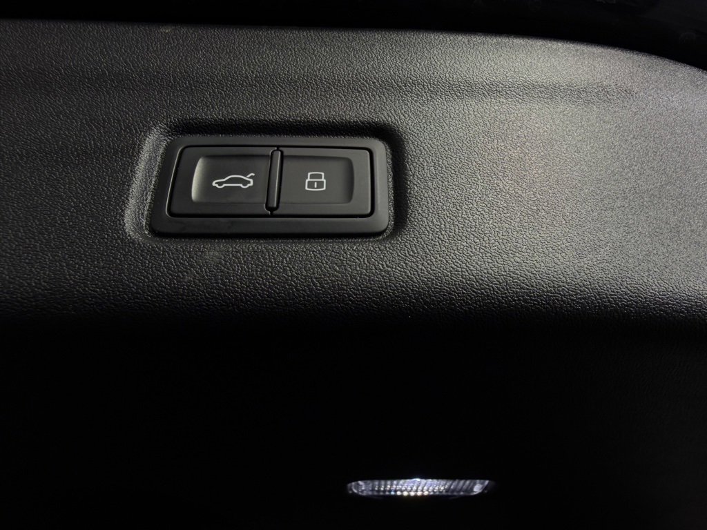 Used 2025 Audi Q6 e-tron Prestige w/ Black Warm Weather Package image 31