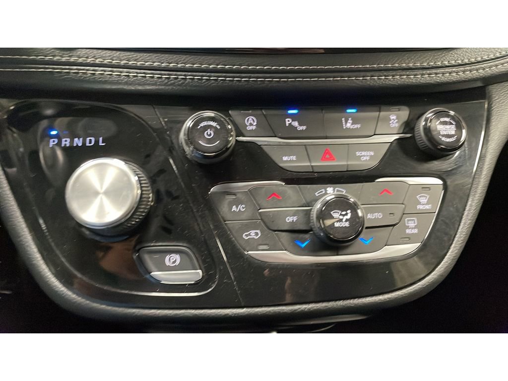 Used 2023 Chrysler Pacifica Touring image 13