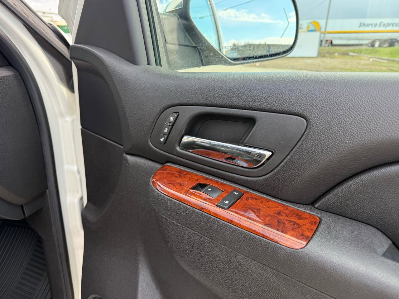 Used 2011 Chevrolet Avalanche LTZ image 31