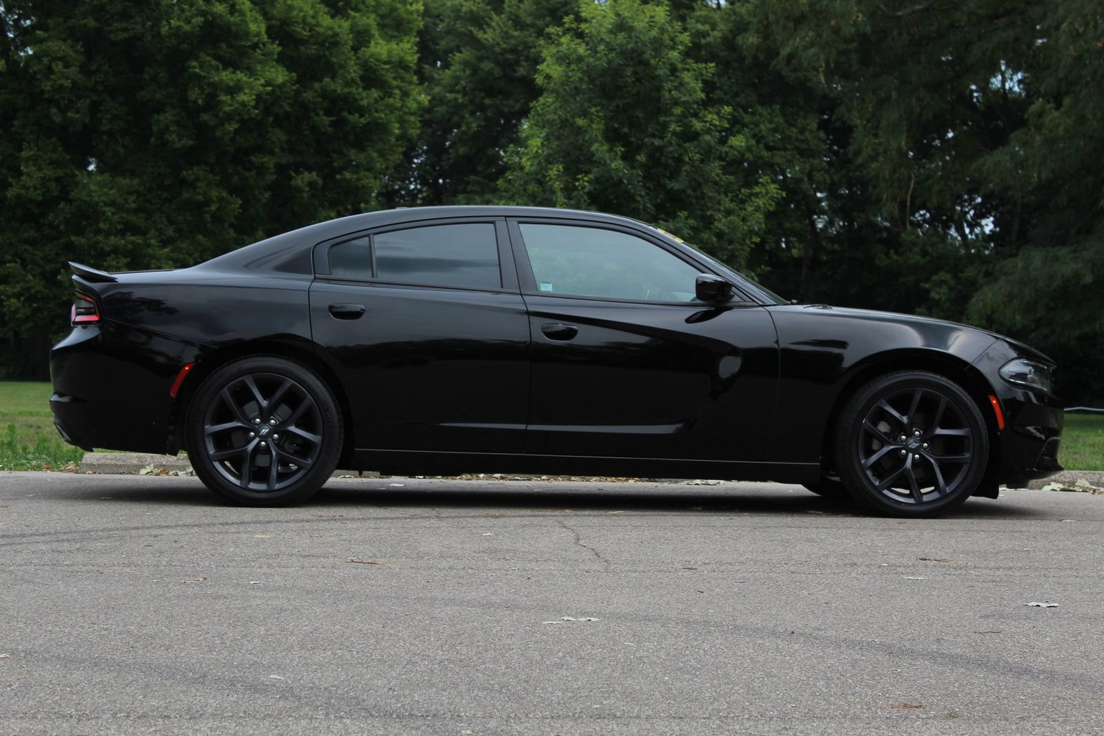 Used 2020 Dodge Charger SXT w/ Blacktop Package RWD image 8