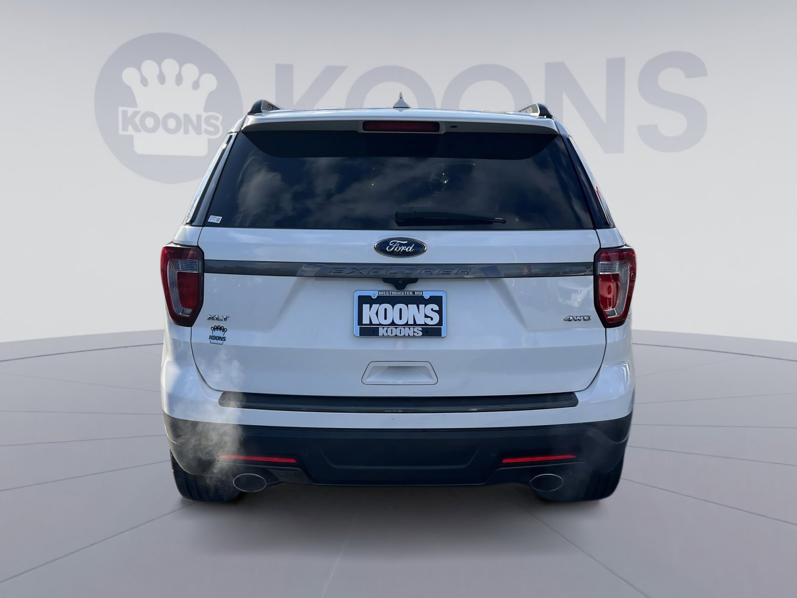 Used 2018 Ford Explorer XLT w/ Equipment Group 202A image 5