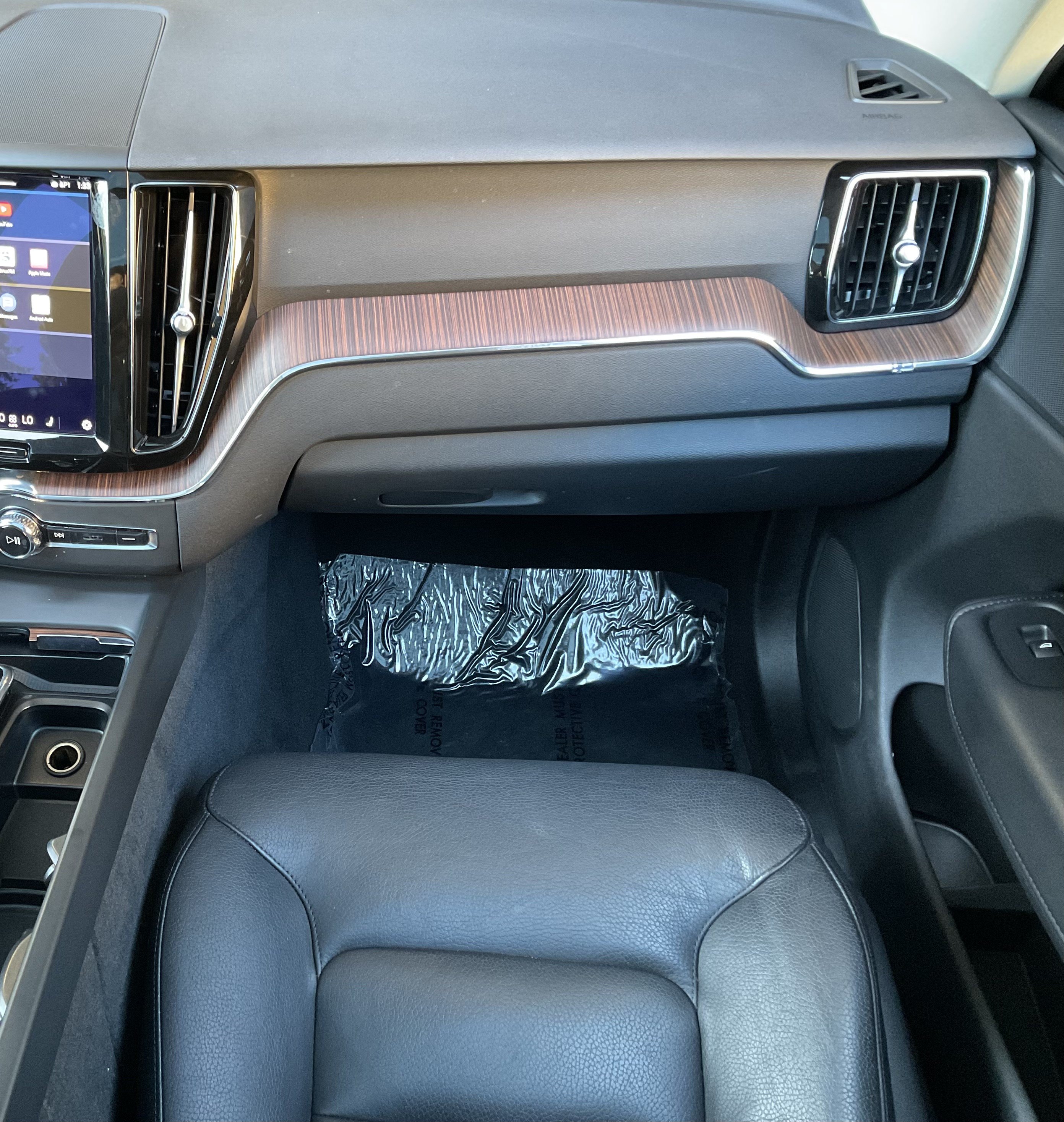 Used 2023 Volvo XC60 B5 Plus AWD/4WD image 26